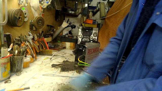 СВАРКА СКРУТОК ГРАФИТОВЫМ ЭЛЕКТРОДОМ смотреть онлайн