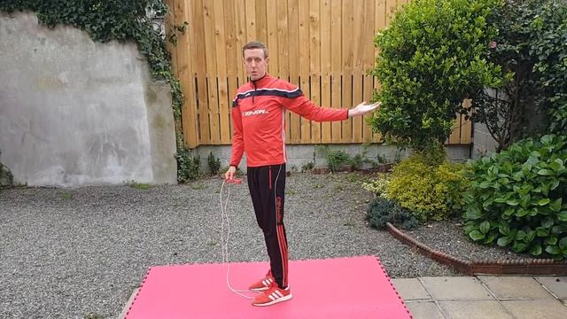 SKIPnROPE - How to do Backwards Skipping смотреть онлайн