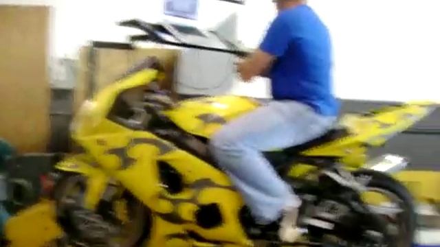 2005 suzuki gsxr 600 on dyno blowing fire смотреть онлайн