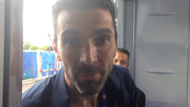 Буффон на русском говорит 'Буффонище'