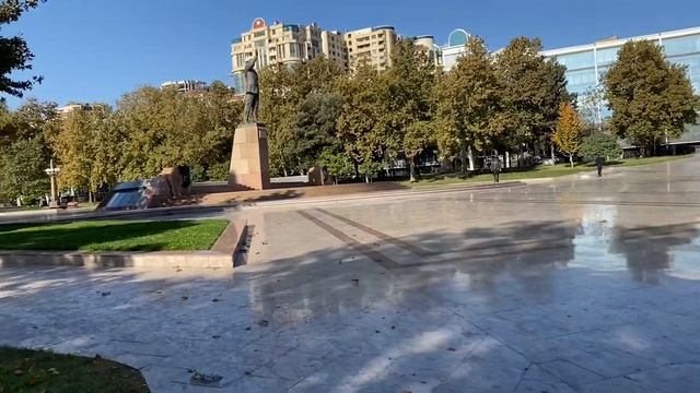 Nov.9, 2021. Осенний Баку. Прогулка от ул. Зорге до Дворца Республики и обратно