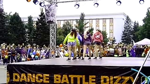 Танцевальный коллектив на дне города Барнаула, 31.08.2013 смотреть онлайн
