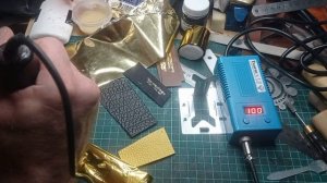Тиснение фольгой на коже с помощью клише и термостанции.m4v