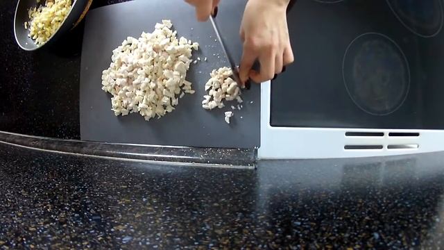 Закуска — рулет из лаваша (тесто фило) с курицей и грибами • Готовить просто смотреть онлайн
