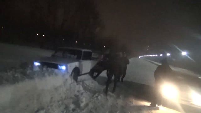 Угарные вечерние покатушки в Ишимбае / Вылет в сугроб на манже))) смотреть онлайн