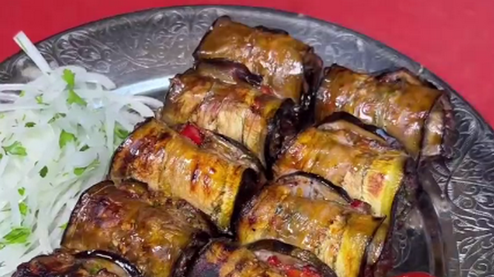 Рулетики из баклажан с фаршем на гриле смотреть онлайн