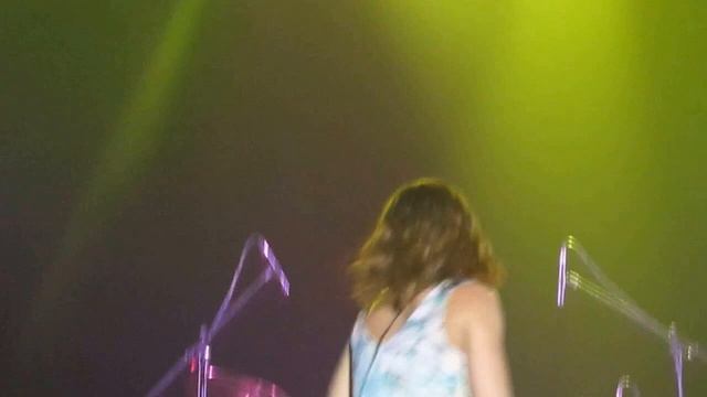 Юлия Савичева танцует в Лазаревском смотреть онлайн