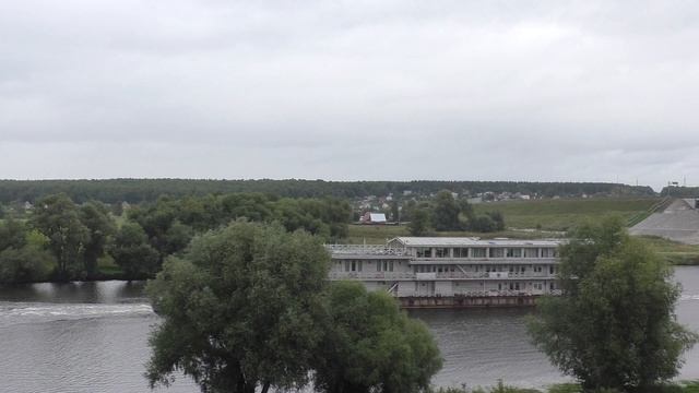 Буксиры-толкачи РТ-427 и БТМ-530 ведут дебаркадер Голден Дрим смотреть онлайн