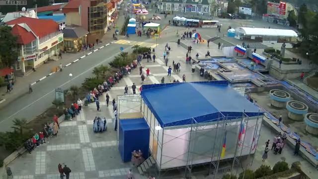 Вебкамера "Площадь Советская". Запись 04.11.2017 17:00:03 смотреть онлайн