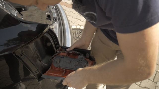Bez tego nie wymienisz żarówki - demontaż lampy tylnej w Audi A4 B6