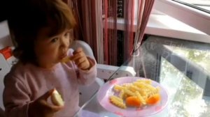 Развитие ребенка в 1 год и 6 месяцев (1,5 года). Что умеют двойняшки в один год и шесть месяцев.