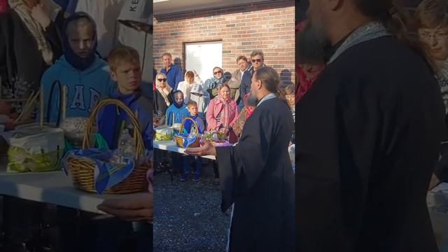 Первое на новом месте освящение куличей (видео от Лены Назаренко). смотреть онлайн