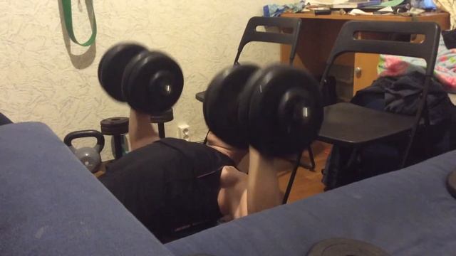 Жим гантелей по 45кг))) смотреть онлайн