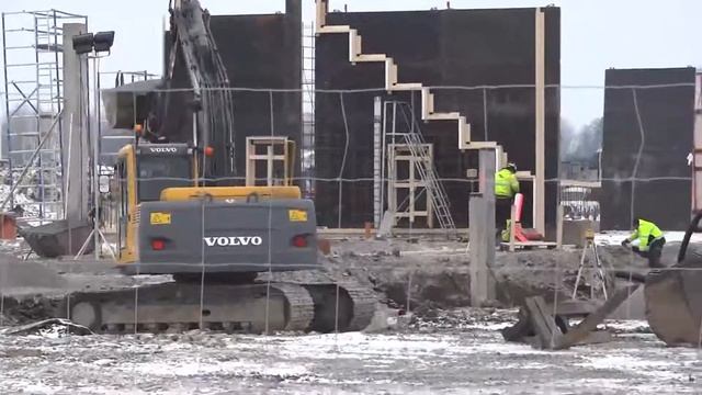 Volvo EC140BLC working at Arena Linköping смотреть онлайн
