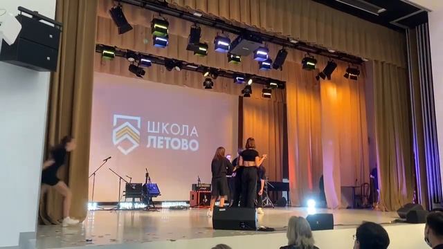 ШКОЛА ЛЕТОВО. ТАНЕЦ УЧИТЕЛЕЙ И ЧИРЛИДЕРОВ. LETOVO SCHOOL смотреть онлайн