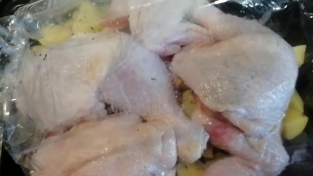 Курица запеченная в рукаве с картошкой. Курица запеченная в духовке с овощами смотреть онлайн