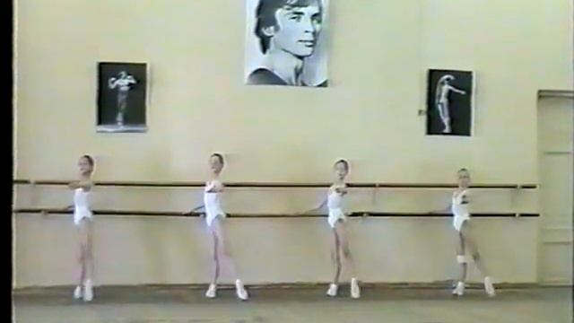 Ballet grade 2 exam, rond de jambe par terre exercise. Vaganova ballet academy, 1993. смотреть онлайн