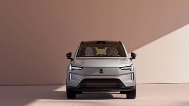 Volvo Finally Gets its Flagship EV, the EX90 смотреть онлайн