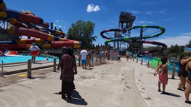 Unleashing the Fun: Full Park Walkthrough of Six Flags Hurricane Harbor at Darien Lake смотреть онлайн