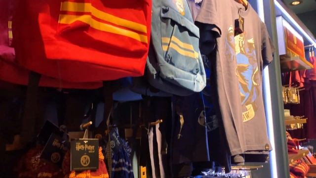 Harry Potter Shop - London Heathrow смотреть онлайн