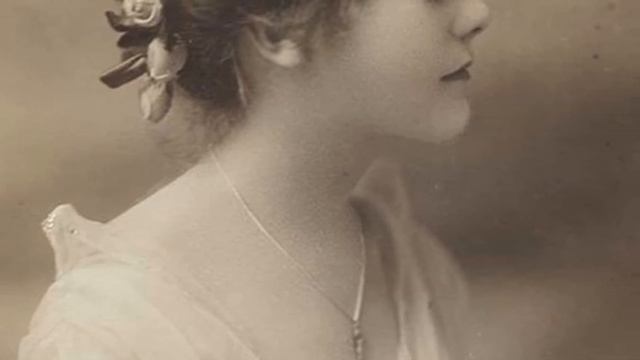 Девушка со старинного фото.