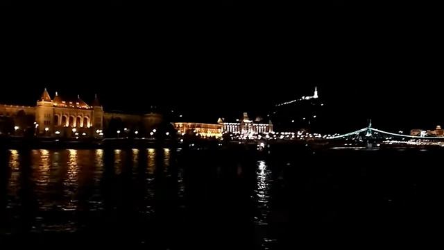 Речная прогулка на кораблике по Дунаю с видом на ночной Будапешт (08.07.2018) смотреть онлайн