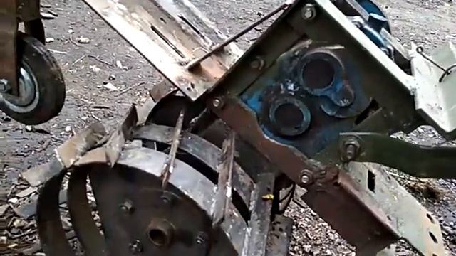 Переделал раму для редуктора культиватора "Крота", немного подробнее. смотреть онлайн