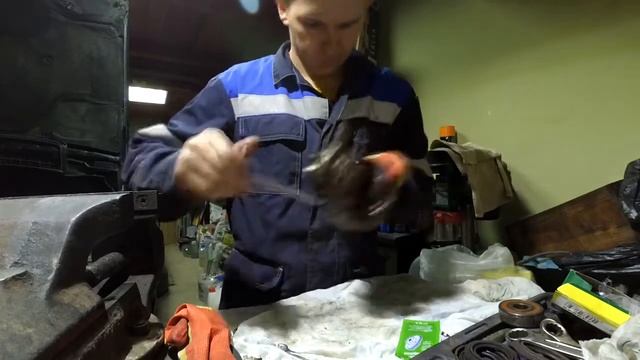 Ремонт и обслуживание заднего суппорта Mercedes на коленях w140 на кирпичах смотреть онлайн