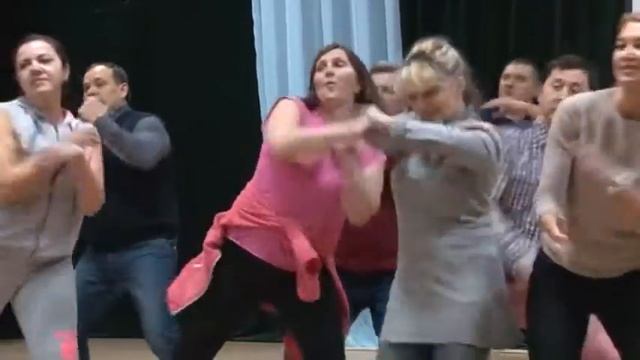 Участники спектакля «Качели» начали разучивать танцевальные композиции смотреть онлайн