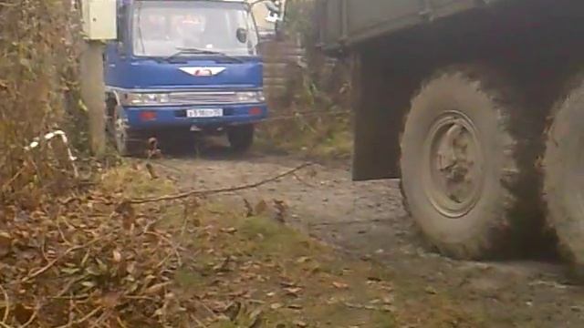 Зил 131 тянет бетононасос Hino смотреть онлайн