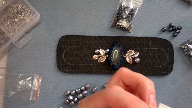 Браслет на металлической основе. Подробный процесс смотреть онлайн