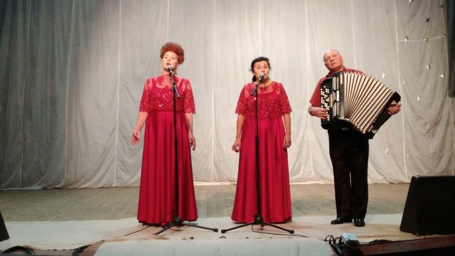 Звездочка тучку задела сл. С. Караваева, м.неиз.авт.Поют Т. Солодко и Н. Трофимюк, конц. Н. Оболони смотреть онлайн