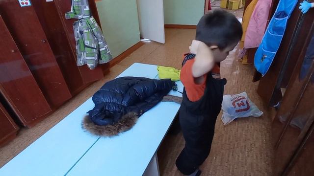 Собираемся домой , вечер, пора забирать детей домой. Шамиль и Амина. смотреть онлайн