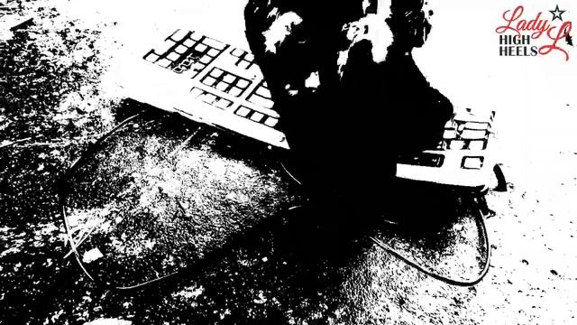 Fantastic crush video :Lady L High Heels crush keyboard asphalt road with black platform boots. смотреть онлайн