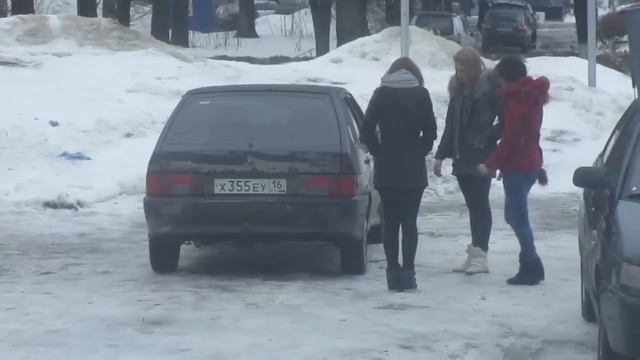 Курицы купили машину и нашли что то смотреть онлайн