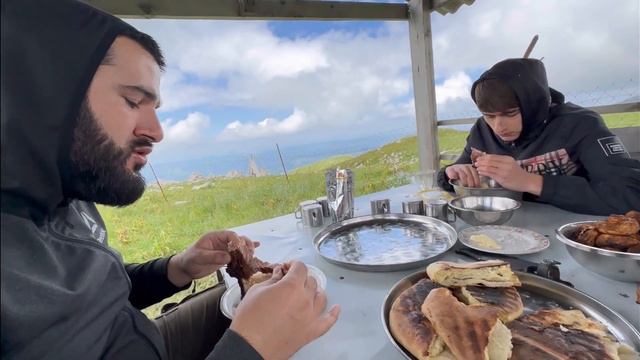 Путешествие по Гагатлинским и Чеченским горам,Приключение с волками… смотреть онлайн