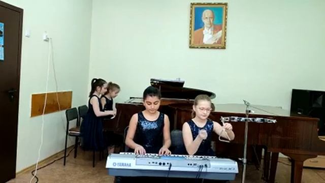 В. Ходош "Менуэт" исп. инструментальный ансамбль "Capriсe Classic" смотреть онлайн