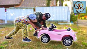 Pretend Play Police. Милан и Папа играют, машинка застряла. Манкиту