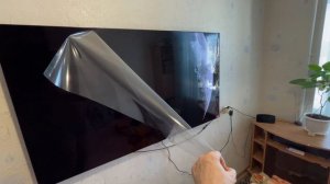 65" (165 см) OLED-телевизор LG OLED65C2RLA снятия плёнки с экрана