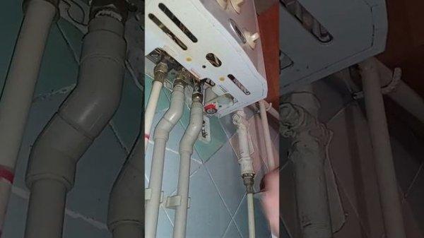 Как поменять батарейки в газовой колонке