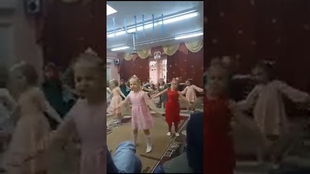 праздник осени в детсаде 6. 25.10.2023 смотреть онлайн