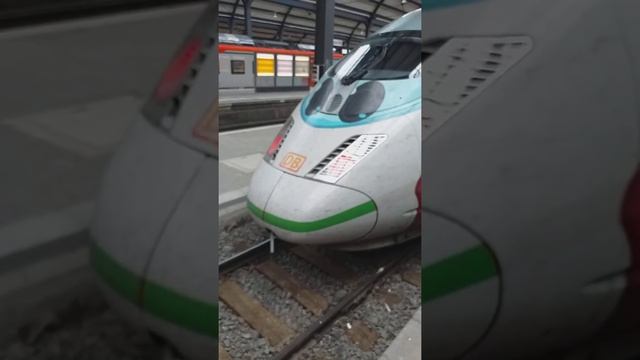 Der kleine ICE Wiesbaden Hbf _ Mainz Hbf _ Frankfurt Main Flughafen _ Frankfurt Hbf смотреть онлайн