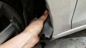 Skoda Rapid - вода в уплотнителе (за передними брызговиками)