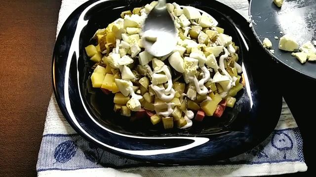 Салат, для тех кто любит очень вкусно покушать! Салат "Первый снег" #салат смотреть онлайн