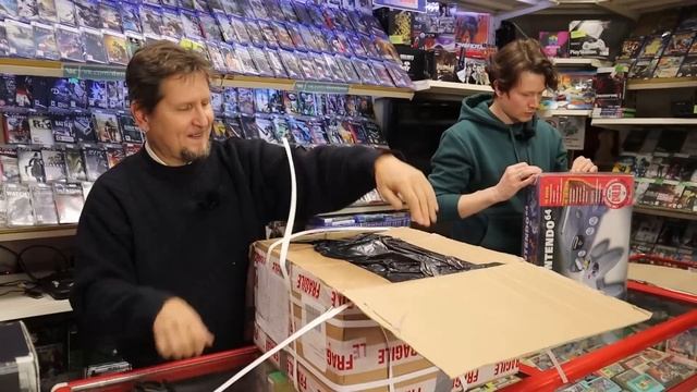 Распаковка английской посылки: ретро-консоли, игры и аксессуары в магазине денди смотреть онлайн