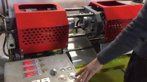 Настольный малогабаритный термопластавтомат с увеличенными плитами и объемом впрыска