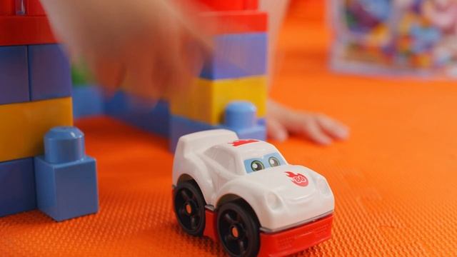 MEGA BLOKS: "Build 'n Race Rig" смотреть онлайн