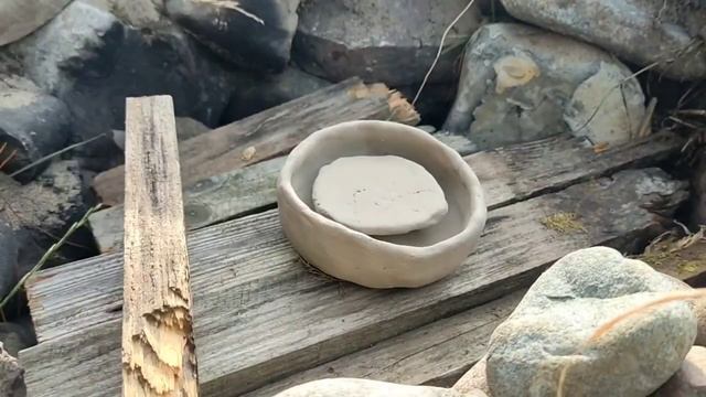 Изготовление глиняной посуды из природной глины без инструментов и опыта. смотреть онлайн