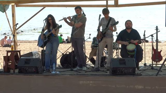 6. STRAWBERRY FIELDS "Мелодия в ре миноре" смотреть онлайн