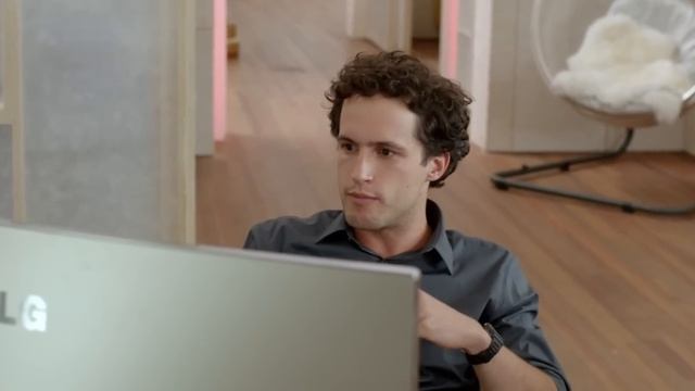 Encircled by inspiration: LG’s 21:9 Curved UltraWide QHD monitor #34UC97 смотреть онлайн